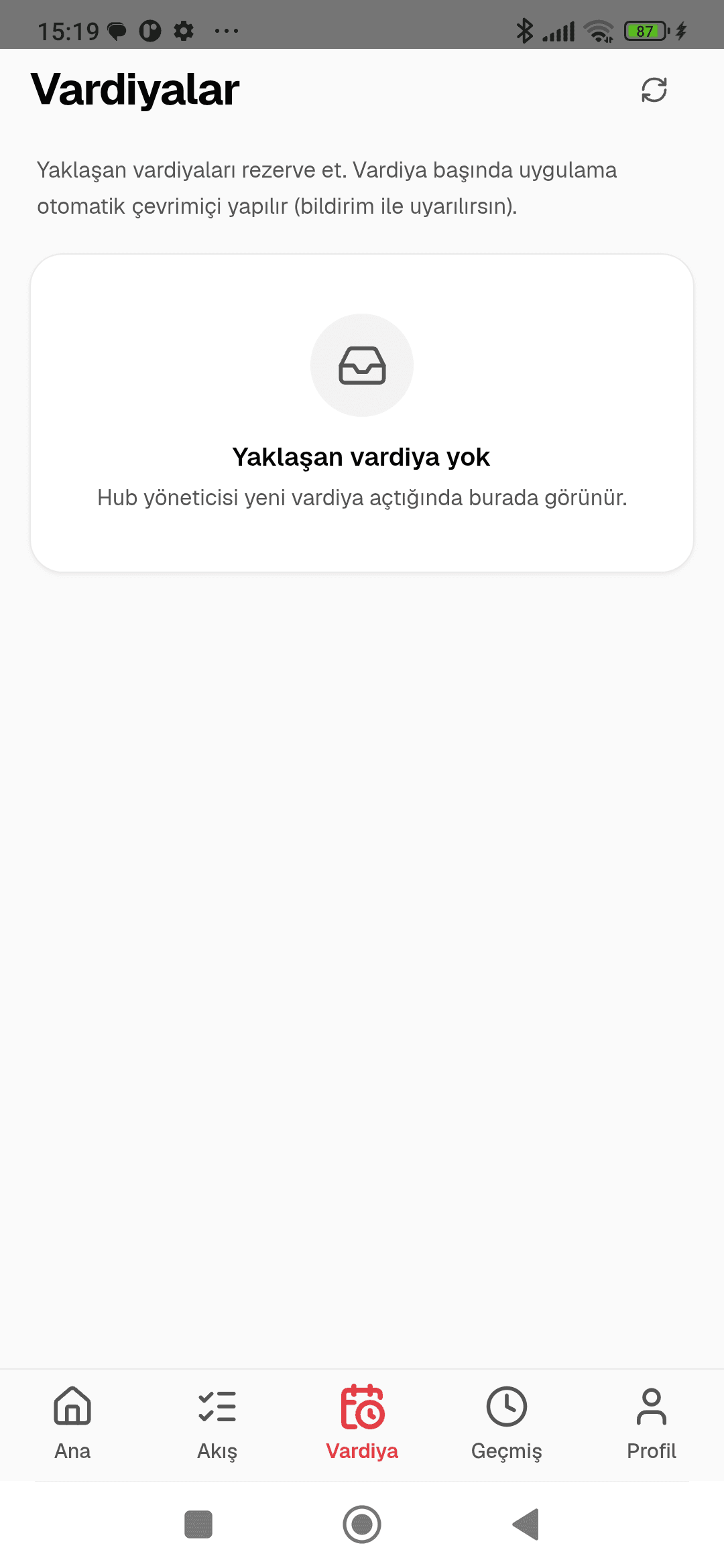 Vardiya — yaklaşan vardiyaları rezerve et, başında otomatik çevrimiçi geç; planlama bildirimle hatırlatılır.